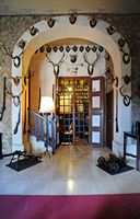 Finca Els Calderers van Sant Joan in Majorca - de zaal van jacht van het kasteeltje. Klikken om het beeld te vergroten.