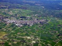 A cidade de Santa Margalida em Maiorca - Vista aérea da cidade (autor Chixoy). Clicar para ampliar a imagem.