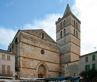 De stad Sineu in Majorca - de kerk Onze Lieve Vrouwe van de Engelen (auteur Frank Vincentz). Klikken om het beeld te vergroten.