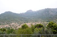 La ciudad de Sóller en Mallorca - Soller vista desde el tren. Haga clic para ampliar la imagen.