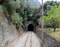 La ciudad de Sóller en Mallorca - Túnel cerca de Sóller. Haga clic para ampliar la imagen.