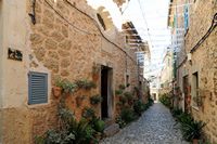 De stad Valldemossa in Majorca - Geboortehuis van Sint-Katelijne Thomas. Klikken om het beeld te vergroten.