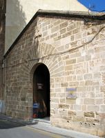 Las ruinas de la ciudad romana de Pollentia en Mallorca - El museo monográfico de Pollentia (autor JA Baeyens). Haga clic para ampliar la imagen en Panoramio (nueva pestaña).