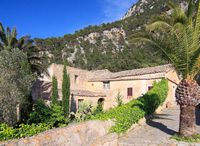 La ville de Valldemossa à Majorque. L'ermitage de la Sainte Trinité (auteur Herr Sonstiges). Cliquer pour agrandir l'image dans Panoramio (nouvel onglet).