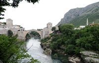 La ville de Mostar en Herzégovine. Vieux pont de Mostar vu depuis la mosquée Koski. Cliquer pour agrandir l'image.