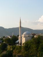 La ville de Mostar en Herzégovine. Mosquée Koski Mehmed Pacha (auteur Alistair Young). Cliquer pour agrandir l'image.