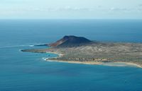 Die Insel Graciosa nach Lanzarote. La Montaña Amarilla. Klicken, um das Bild in Adobe Stock zu vergrößern (neue Nagelritze).