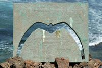 L'isola di Lobos a Fuerteventura. Targa commemorativa presso il faro Josefina Plá Martiño. Clicca per ingrandire l'immagine in Adobe Stock (nuova unghia).
