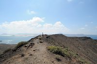 Het eiland van Los Lobos in Fuerteventura. De top van de caldera. Klikken om het beeld te vergroten in Adobe Stock (nieuwe tab).
