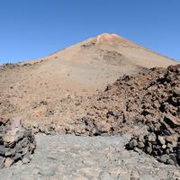 Het Nationaal Park van de Teide in Tenerife. Teide top. Klikken om het beeld te vergroten in Adobe Stock (nieuwe tab).