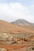A aldeia de Cardón em Fuerteventura. A Montanha da Tablada. Clicar para ampliar a imagem em Adobe Stock (novo guia).