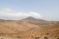 Het dorp Cardón in Fuerteventura. De Berg van de Tablada. Klikken om het beeld te vergroten in Adobe Stock (nieuwe tab).