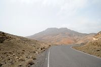 A aldeia de Cardón em Fuerteventura. A Montaña de Cardón. Clicar para ampliar a imagem em Adobe Stock (novo guia).