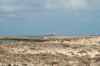 Das Dorf El Cotillo auf Fuerteventura. Leuchtturm Tostón. Klicken, um das Bild in Adobe Stock zu vergrößern (neue Nagelritze).