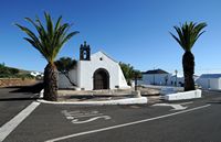 Het dorp El Mojón in Lanzarote. De kapel van St. Sebastian. Klikken om het beeld te vergroten in Adobe Stock (nieuwe tab).