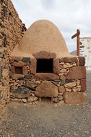 Het dorp Tefia in Fuerteventura. De Alcogida, brood oven in het huis nr 7. Klikken om het beeld te vergroten in Adobe Stock (nieuwe tab).
