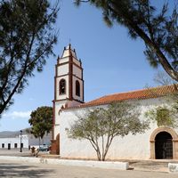 Het dorp Tetir in Fuerteventura. De Sint-Dominicus kerk. Klikken om het beeld te vergroten in Adobe Stock (nieuwe tab).