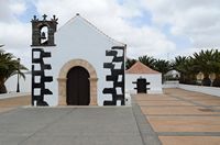El pueblo de Tindaya en Fuerteventura. La Iglesia de Nuestra Señora de la Caridad. Haga clic para ampliar la imagen en Adobe Stock (nueva pestaña).