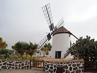 O moinho de Antigua em Fuerteventura.  Clicar para ampliar a imagem em Adobe Stock (novo guia).