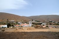 The town of Betancuria in Fuerteventura. The church of Santa María and the village. Click to enlarge the image in Adobe Stock (new tab).