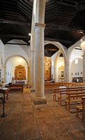 A cidade de Betancuria em Fuerteventura. A nave da igreja de Santa Maria. Clicar para ampliar a imagem em Adobe Stock (novo guia).