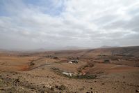 A cidade de Betancuria em Fuerteventura. Valle de Santa Inés. Clicar para ampliar a imagem em Adobe Stock (novo guia).