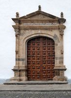 Die Stadt Garachico auf Teneriffa. Tür, Kirche Sainte-Anne. Klicken, um das Bild in Adobe Stock zu vergrößern (neue Nagelritze).