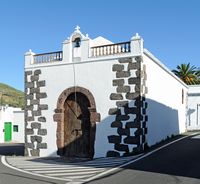 La ciudad de Haría en Lanzarote. La capilla de San Juan Bautista. Haga clic para ampliar la imagen en Adobe Stock (nueva pestaña).