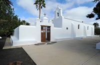 De stad Haría in Lanzarote. De kapel van Santa Bárbara in Máguez. Klikken om het beeld te vergroten in Adobe Stock (nieuwe tab).