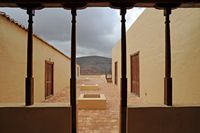 La Casa de los Coroneles in La Oliva in Fuerteventura. La terrasse. Klicken, um das Bild in Adobe Stock zu vergrößern (neue Nagelritze).
