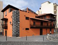 De stad Puerto de la Cruz in Tenerife. Casa Miranda. Klikken om het beeld te vergroten in Adobe Stock (nieuwe tab).