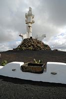 Het monument aan de boer (Monumento al Campesino) in Lanzarote. Klikken om het beeld te vergroten in Adobe Stock (nieuwe tab).