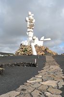 Das Denkmal für die Bauern (Monumento al Campesino) in Lanzarote. Klicken, um das Bild in Adobe Stock zu vergrößern (neue Nagelritze).