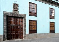 Die Stadt San Cristóbal de la Laguna auf Teneriffa. Portal, Casa de la Alhóndiga. Klicken, um das Bild in Adobe Stock zu vergrößern (neue Nagelritze).