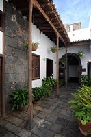De stad Teguise in Lanzarote. Patio van het Paleis Spínola. Klikken om het beeld te vergroten in Adobe Stock (nieuwe tab).