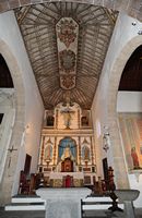 Die Stadt Yaiza auf Lanzarote. Kirchen-Chor Our Lady of Remedies. Klicken, um das Bild in Adobe Stock zu vergrößern (neue Nagelritze).