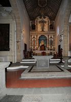Die Stadt Yaiza auf Lanzarote. Kirchen-Chor Our Lady of Remedies. Klicken, um das Bild in Adobe Stock zu vergrößern (neue Nagelritze).