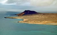 Het eiland La Graciosa naar Lanzarote. Het eiland van La Graciosa gezien vanaf Mirador del Rio. Klikken om het beeld te vergroten.