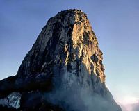 Der Nationalpark Garajonay auf La Gomera. Felsgipfel von Agando. Klicken, um das Bild zu vergrößern