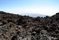 Le parc national du Teide à Ténériffe. Roches volcaniques au sommet du Teide. Cliquer pour agrandir l'image.