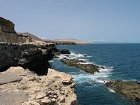 A aldeia e o monumento natural de Ajuy em Fuerteventura. Costas de Fuerteventura perto de Ajuy. Clicar para ampliar a imagem.