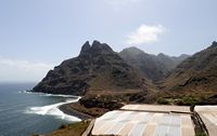 Il villaggio di Bajamar a Tenerife. Punta del Hidalgo, Los Dos Hermanos. Clicca per ingrandire l'immagine.