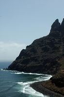 Het dorp Bajamar in Tenerife. Punta del Hidalgo, Los Dos Hermanos. Klikken om het beeld te vergroten.