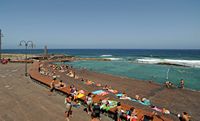 Het dorp Bajamar in Tenerife. Natuurlijke zwembaden. Klikken om het beeld te vergroten.