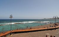 El pueblo de Bajamar en Tenerife. Piscinas naturales. Haga clic para ampliar la imagen.