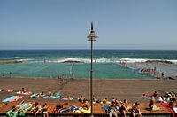 Het dorp Bajamar in Tenerife. Natuurlijke zwembaden. Klikken om het beeld te vergroten.