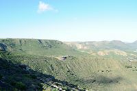 Il villaggio di La Caleta de Famara a Lanzarote. Il Risco de Famara visto dal punto di vista di Haria. Clicca per ingrandire l'immagine.