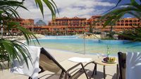 El pueblo de Caleta de Fuste en Fuerteventura. El Hotel Sheraton de Caleta de Fuste (Antigua Oficina de turismo de autor). Haga clic para ampliar la imagen.