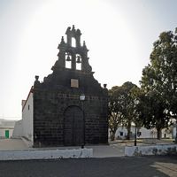 El pueblo de Casillas del Ángel en Fuerteventura. La Iglesia de Santa Ana. Haga clic para ampliar la imagen.