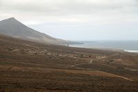 El pueblo de Cofete en Fuerteventura. la aldea y de la montaña de Aguda visto desde la villa Winter (autor Frank Vincentz). Haga clic para ampliar la imagen.